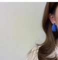 Detail of matte blue C-shaped hoop earrings and crystal stud worn by a model - Klein Blue (A320)