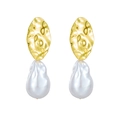 Vintage gold textured oval earrings with baroque pearls for a stylish fashion look - Hammered Oval Style (A538)