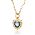 Detailaufnahme des goldenen Herzanhängers mit blauem Auge-Motiv und glänzenden Kristallen - Hellblaues Herz (D628-3)
