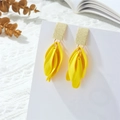 Detail of long tassel earrings with yellow matte petals and golden frosted metal finish - Yellow Style (A1432)