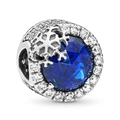 Blauer Herz-Kristall-Charm mit Silber-Schneeflocke und weißen Strasssteinen auf weißem Grund - Tiefblau Schneeflocken-Abdeckperle (016)