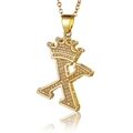 Makroansicht des goldenen K-Anhängers mit Krone und Mikro-Zirkonia-Pflasterung - Buchstabe X Anhänger Ohne Kette