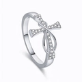 Anello Mobius in argento minimalista con design a croce e pavé di zirconi cubici - US 5 / Oro bianco