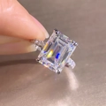 Bague en diamant simulé rectangle princesse avec pavage de pierres sur anneau argenté - US 6 / Or blanc