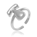 Vue macro d'une bague argentée ajustable avec barre en T et design géométrique en goutte - Style Lettre T (J1496-T)
