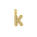 Détail macro du pendentif lettre K avec micro-pavage de zircons champagne en cuivre doré - Lettre K / Or