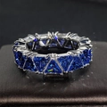 Macro di anello in argento con pietre blu triangolari e dettagli in zircone lucido - US 5 / Blu