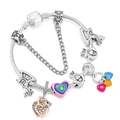 Bracelet à breloques argenté avec pendentifs cœur en émail coloré et chaîne de sécurité - Style de Cœur avec Lettres Multicolores (Style 007)