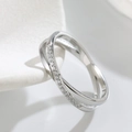 Crossed titanium steel ring with sparkling pavé cubic zirconia inlay in a minimalist design - US 5 / Silver