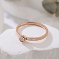 Elegant rose gold solitaire ring with clear zircon inlay on a white stone base - US 5 / Rose Gold