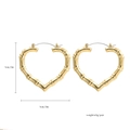 Detail of 14K gold bamboo-textured heart earrings with 5cm dimensions and 6.8g weight - Small