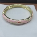 Detail of pink enamel bangle with golden leaves and red flower relief craftsmanship - Light Pink SL000101_5