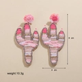 Détail de boucles d'oreilles cactus en perles roses et blanches de 8cm de long - Cactus Rose