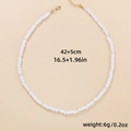 Détail du collier de perles blanches avec cristaux et fermoir mousqueton doré élégant - Style Perle à Cordon Transparent (XL0191_3)