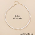 Détail du collier de perles rondes avec fermoir mousqueton doré et chaîne d'extension - Style Perle à Cordon Doré (XL0191_4)