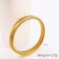Detail van de 12mm brede 18K vergulde roestvrijstalen elastische armband van 27g - Armband 12mm / Goud