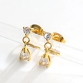 Detalle de pendientes de oro y circón con cristales redondos y de gota en un soporte - Colgante de gota dorado