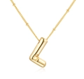 Dettaglio del ciondolo a lettera L in oro 18K con catena a satellite e perle decorative - Lettera L