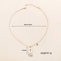 Dettaglio della collana con ciondolo a fiore ovale con misure e catena di 45cm - Rosa