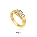 Détail de bague plaquée or 18 carats avec trois oxydes de zirconium taille émeraude, taille 52 - Style Zircon Carré Triple Rangée (T216_1)