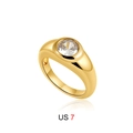 Bague plaquée or 18 carats polie avec zircon rond serti clos dans un style minimaliste - Style Zircon Rond Unique (T215_2)