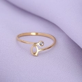 Minimalistische vergulde open ring met een kristallen steen en letter Q ontwerp - Goud-Q