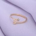 Minimalistische gouden open ring met letter S en fonkelende kristallen steen - Goud-S