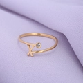 Verstelbare gouden ring met letter K-ontwerp en sprankelende ronde zirkonia steen - Goud-X