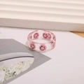 Anillo de resina transparente con caritas sonrientes rosas en estilo moderno Y2K - Rosa