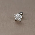 Clou d'oreille fleur en argent avec oxydes de zirconium et fermoir à vis à bille - Marguerite / Argent