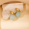 Orecchini minimalisti in acciaio dorato con pendenti a goccia in resina azzurro chiaro - Goccia d'Acqua Blu (E0391)
