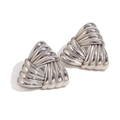 Boucles d'oreilles triangulaires argentées avec texture rayée et style vintage chic - Boucles d'Oreilles Clous Triangulaires Enveloppées de Rayures - Acier