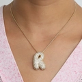 Collier avec pendentif lettre R style bulle dorée serti de cristaux de zircone - Collier R