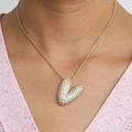 Collier pendentif lettre V gonflée dorée avec zircons brillants pavés à la main - Collier V