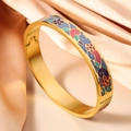 Goldener Klapparmreif aus Titanstahl mit bunten Emaille-Blumenmustern auf Seide - Blau Grün Lila Rosa Blumig (FLSZ005-2)