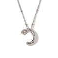Zilveren croissant hanger ketting van roestvrij staal met fijne horizontale textuur - Letter C / Staalkleur
