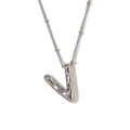 Zilveren ballonletter V hanger ketting met een hoogglans gepolijste spiegelafwerking - Letter V / Staalkleur