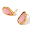 Vintage-Ohrringe mit 18 Karat Vergoldung, rosa Harz-Inlay und gerippter Goldfassung - Gezackte Tropfen-Edelstein-Ohrstecker - Gold Rosa