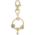 Dettaglio di un ciondolo ape dorata e fiore di strass su un anello portachiavi - Oro