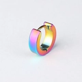 Regenbogenfarbene Huggie-Ohrringe aus Edelstahl mit glänzender Metalloberfläche - bunt