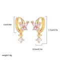 Détail des boucles d'oreilles papillon plaquées or 18K avec cristaux roses et dimensions - Papillon Rose (22263_1)