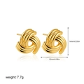 Dettaglio orecchini a lobo intrecciati in oro 18K con specifiche di dimensioni e peso - Stile a Triplo Anello (T522_1) / Oro