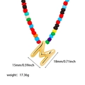 Collana di perline colorate con pendente lettera M dorata in stile vivace dopamina - Collana di Perline Colorate Lettera Iniziale M