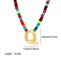 Collana di perline arcobaleno in acciaio inossidabile placcato oro 18K con lettera Q - Collana di Perline Colorate Lettera Iniziale Q