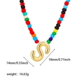 Collana di perle arcobaleno con ciondolo lettera S in acciaio dorato 18K e misure - Lettera S con perline colorate