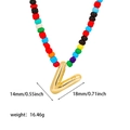 Collana di perline arcobaleno con ciondolo lettera V in acciaio dorato 18K - Lettera V con perline colorate