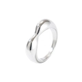 Anello a onda d'argento minimalista con design a torsione lucido su sfondo bianco - Forma Intrecciata Organica (GJ744) / Colore acciaio / US 7
