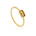 Detailopname van een gouden titanium ring met een rechthoekige gele zirkoon steen - US 7 / Gele Strass