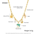 Dettaglio della collana oceano dorata con stelle marine, conchiglie e delfino smaltato blu - Collana con Ciondolo Delfino Stella Marina (GX2663)