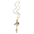 Gouden paperclip ketting met parel en letter X hanger in een stijlvolle gelaagde look - Letter X Ketting